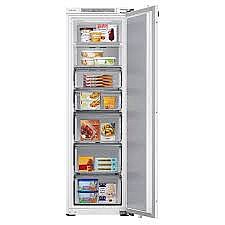מקרר אינטגרלי מקפיא תחתון 370 ליטר דגם BEKO BCNE400E50SHN בקו מקרר אינטגרלי מקפיא תחתון 370 ליטר דגם BEKO BCNE400E50SHN בקו